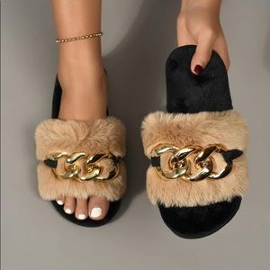 NWT Luxury Fluffy Tan Sliders with Gold chain 8